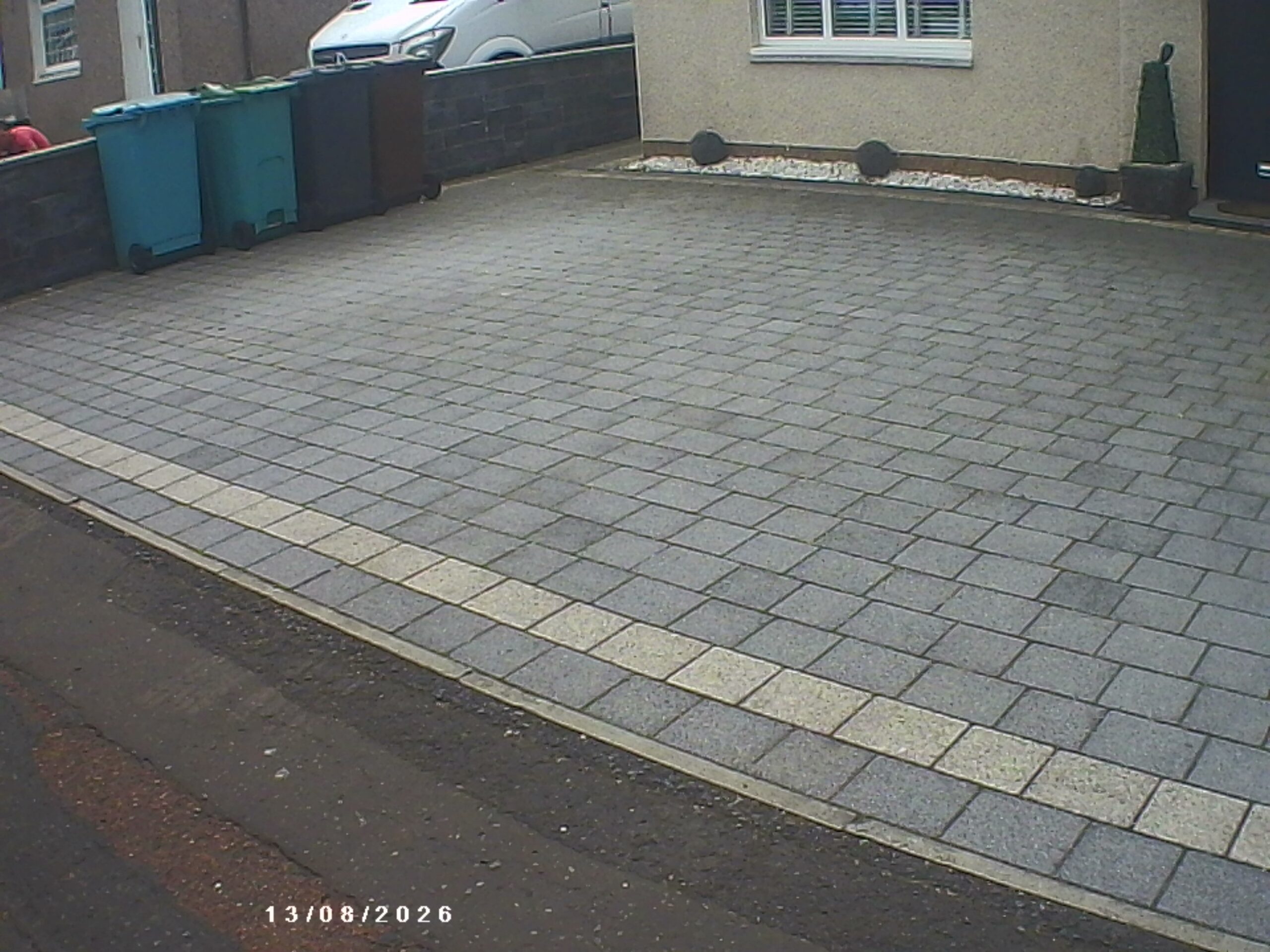 Driveway cleaning project by Gardentime